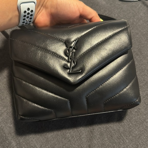 SAINT LAURENT
Loulou Toy quilted leather shoulder bag - Picture 6 of 11